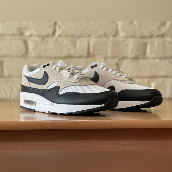 Nike Air Max 1 Essential White Pure Platinum Black FZ5808-101 Men Size 11 Shoes - Picture 4 of 10